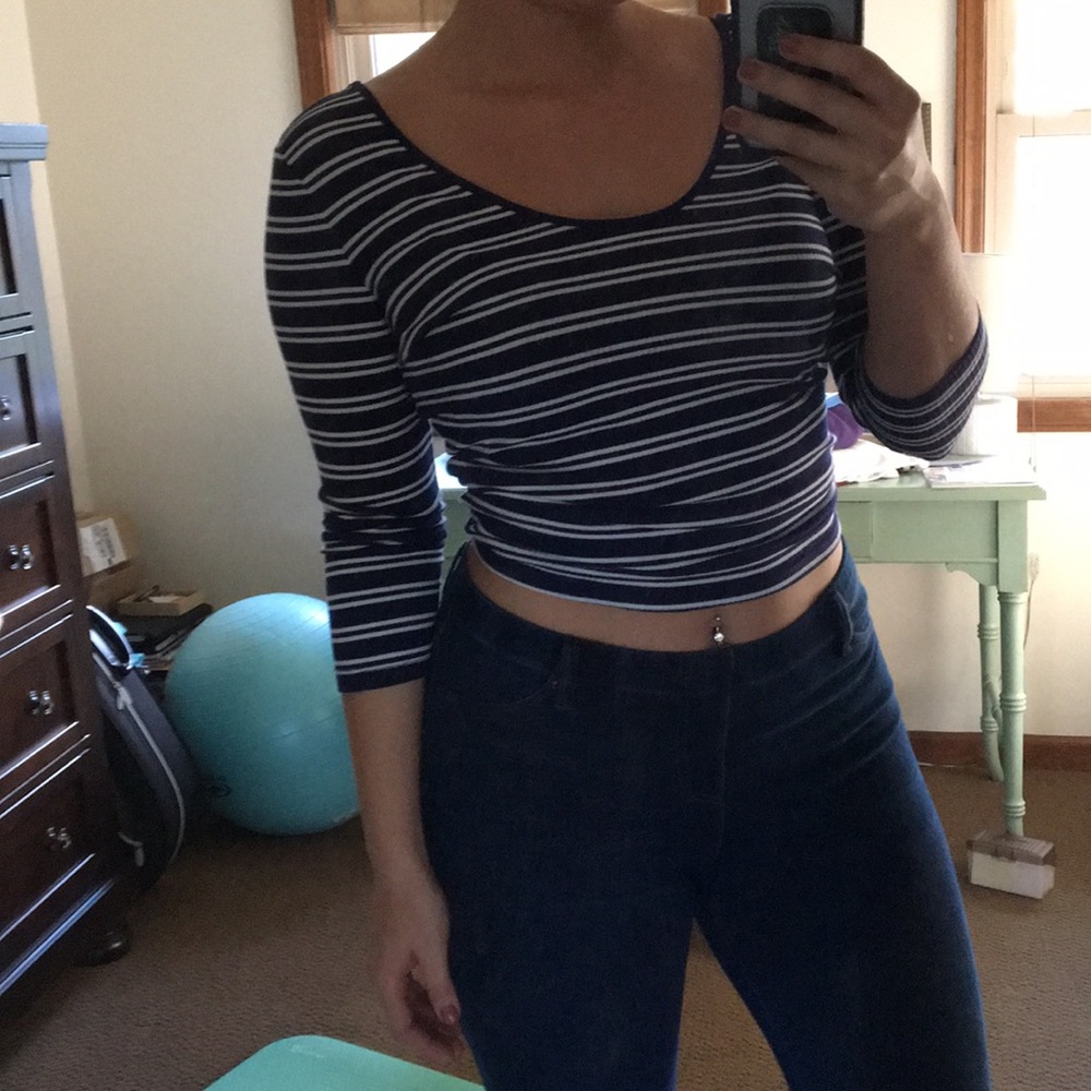 Express crop top - Picture 2 of 3